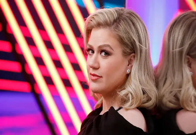 Kelly Clarkson calls out ex Brandon Blackstock for using her heart in cutting lyrics for new song