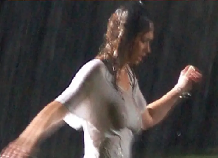 Wow Fans saw my Boobs! Jennifer Love Hewitt Dress Mishap on a life show