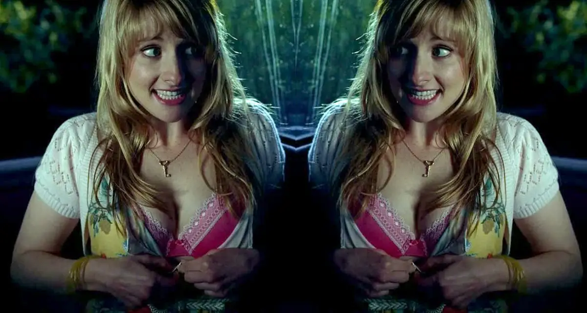 How The CCTV Caught Melissa Rauch Playing With Her B00bs _ Watch.