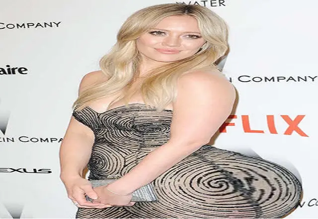 The goddess of A$$ Hillary Duff is seen close to a butt enlargement clinic…..is it what i am thinking??.__ Photos