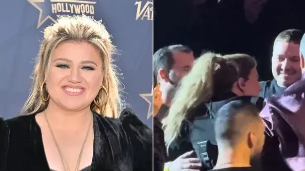 Kelly Clarkson Helps Marry Couple During New Year’s Eve Show: ‘That Was Wonderful’