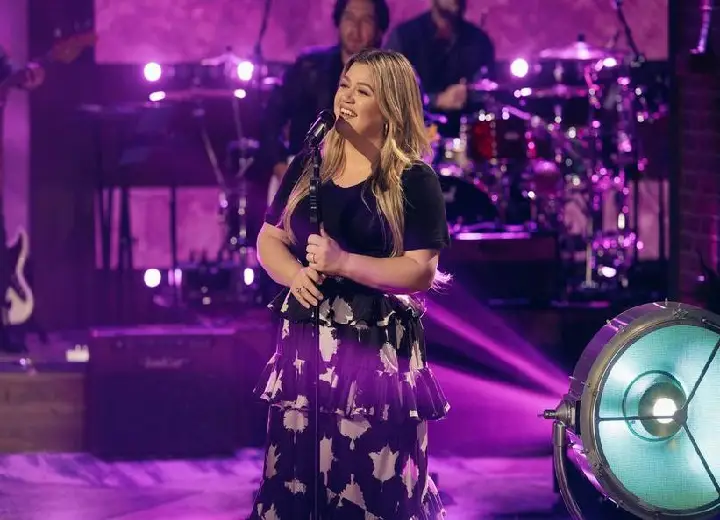 Kelly Clarkson Essentials: 12 Songs That Highlight Her Illustrious Pop Career