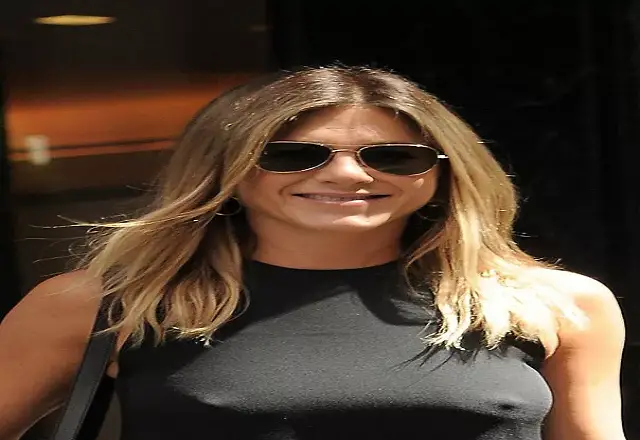 OMG!!!jennifer Aniston Spreads ‘BUTT’ In Her Sheer Lingerie -Hottie-check.__ See Photos